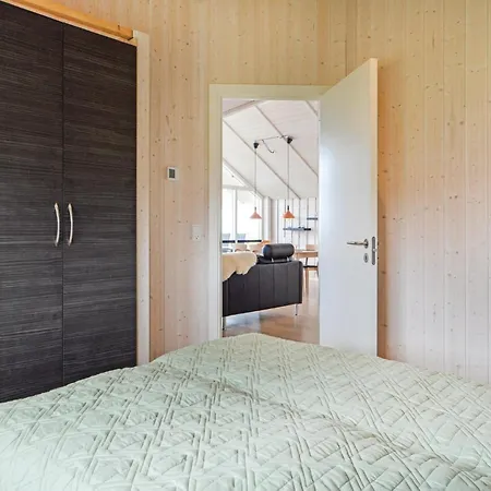 Three-bedroom In Holiday home *