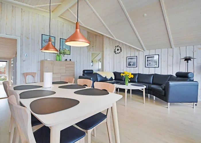 Three-bedroom In بيت للعطل